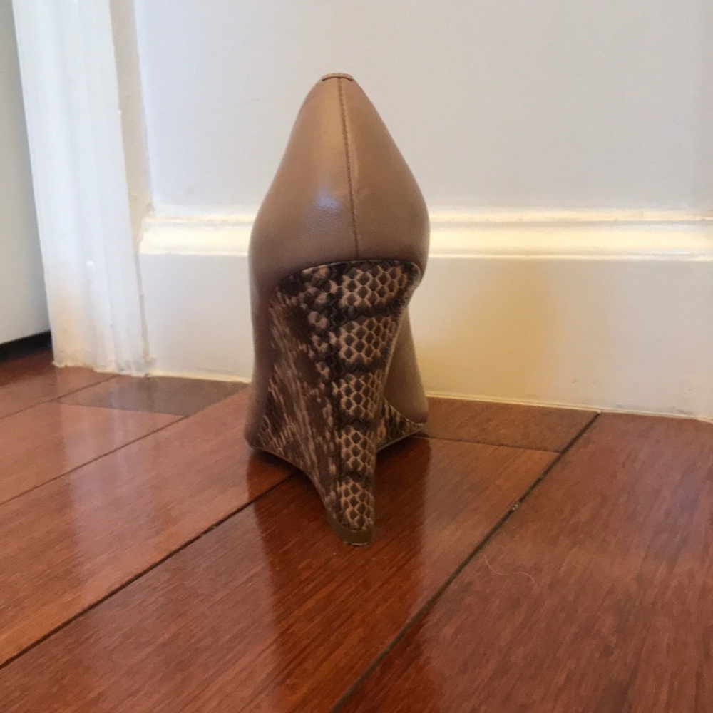 Too small - Picture 3 of 4